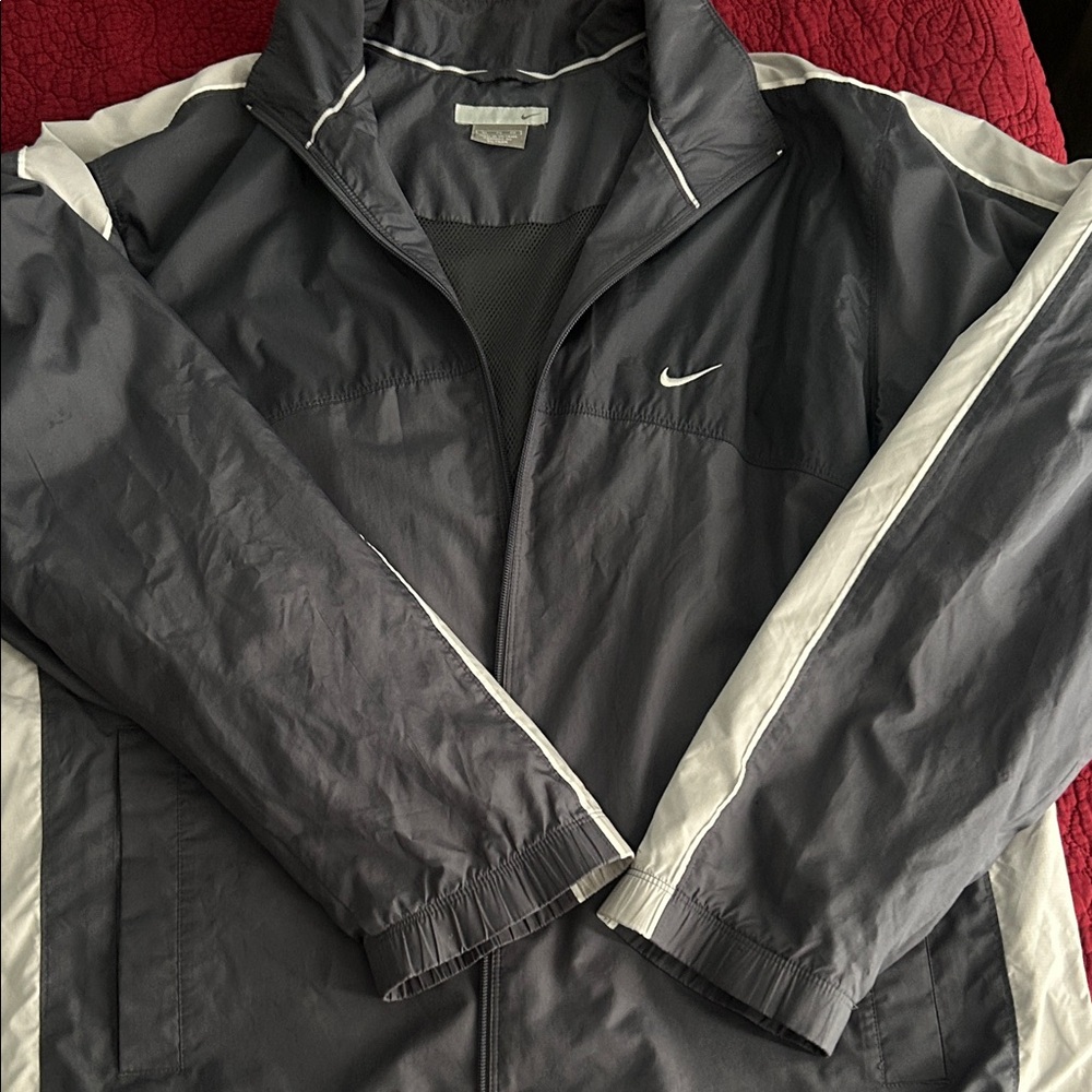 Nike Men's Charcoal and White Windbreaker